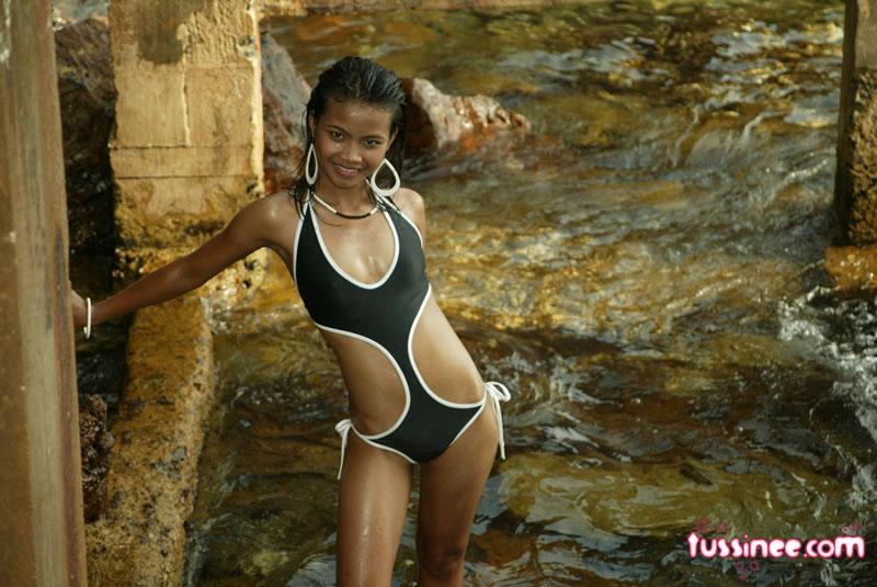Immagini di teen star tussinee teen teasing in un bikini caldo
 #60121047