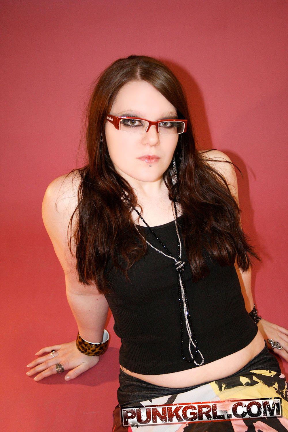 Pictures of teen amateur Pandora showing her fuckable body #60759294
