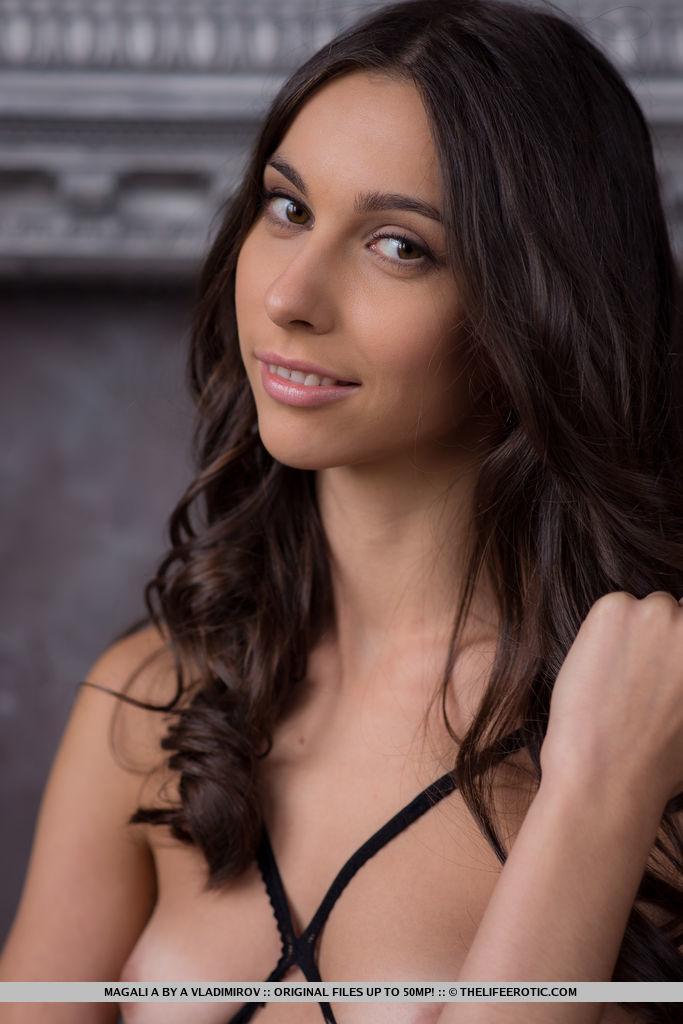 Schönes Model magali a posiert für Sie in ihren Netz-Dessous
 #59170102