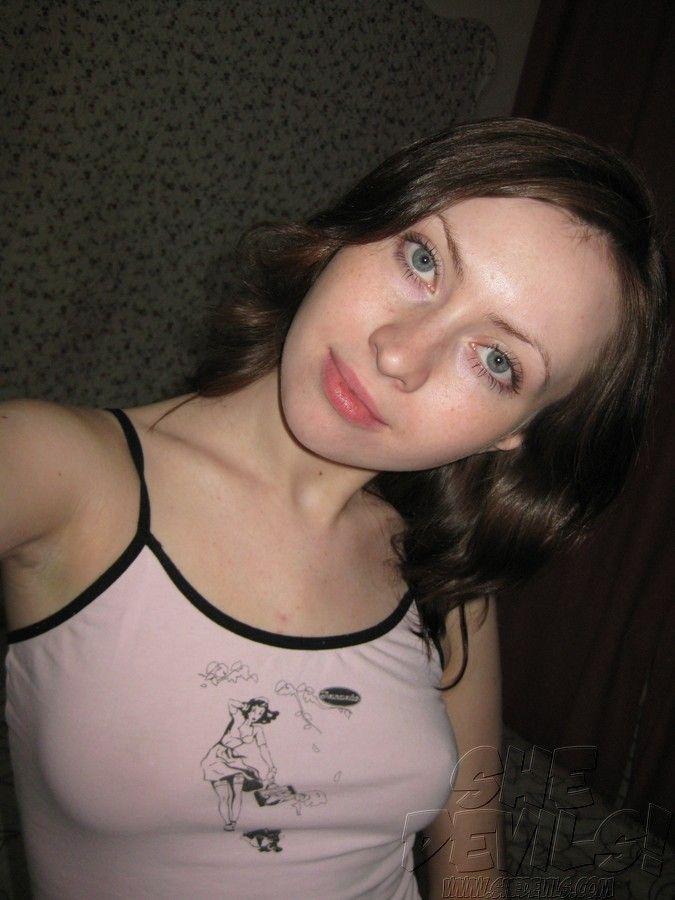 Pictures of a fuckable girlfriend taking pics of herself #60800220