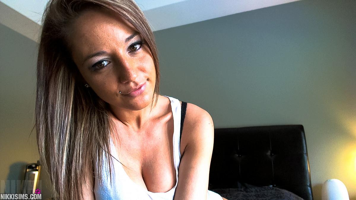 La tetona Nikki Sims comparte algunos de sus sexys selfies
 #59789127
