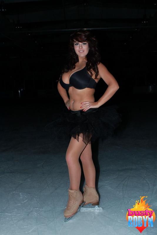 Big boobed British ice skater Robyn Alexandra gets naked on the ice #59875245