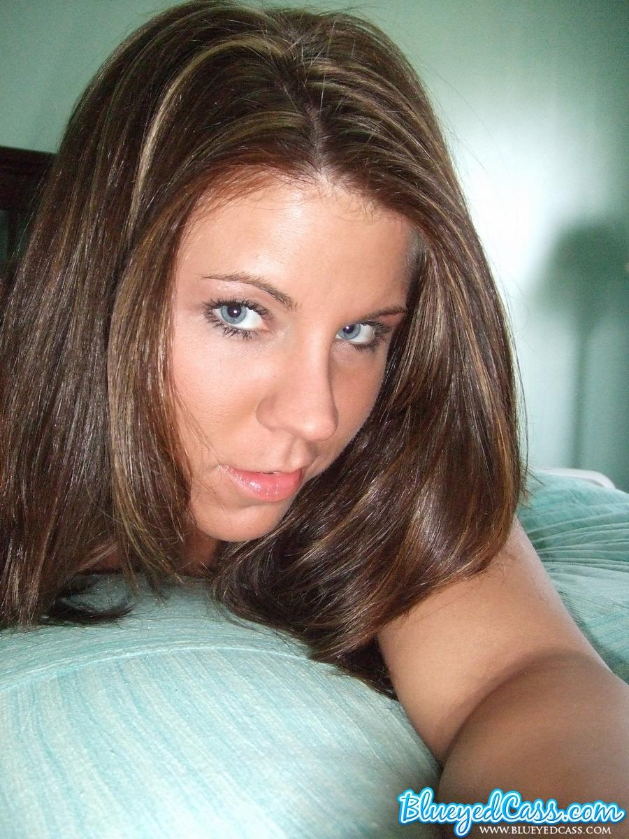 Pictures of teen Blueyed Cass taking hot pics of herself in bed #53458009