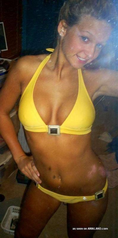 Compilation de filles amatrices non dénudées posant de manière sexy en webcam
 #60656710