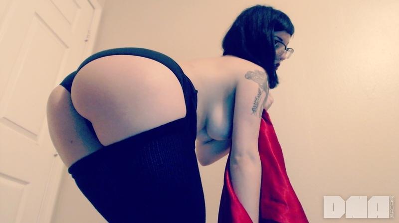 ピンナップガールのJesse caitsが芸術的なストリップテースを披露する
 #55402998