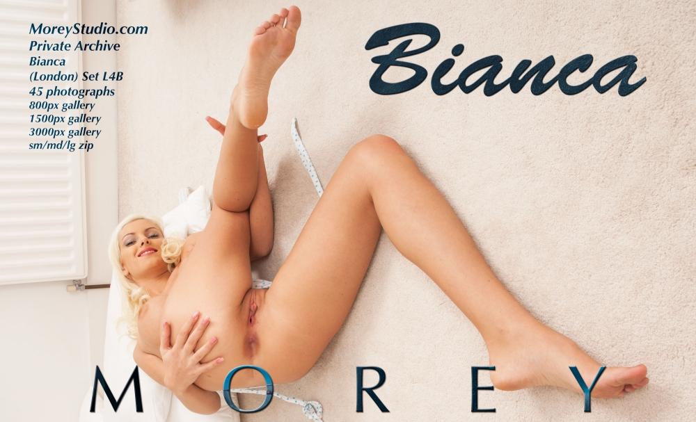 Blonde babe Bianca spreads her legs wide #60626124