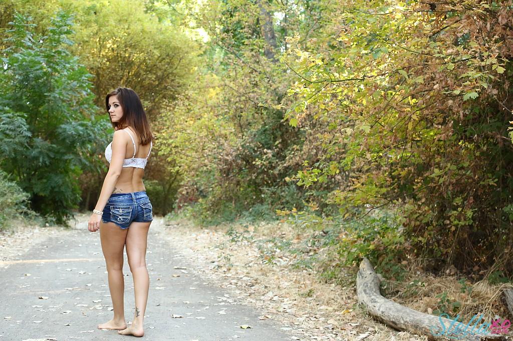Stella Xo teases as she goes on a nature walk #60011109