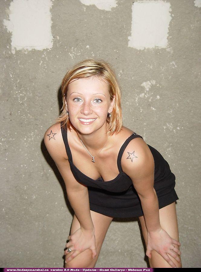 Immagini di Lindsey Marshal ottenere nudo su un'amaca
 #58973491