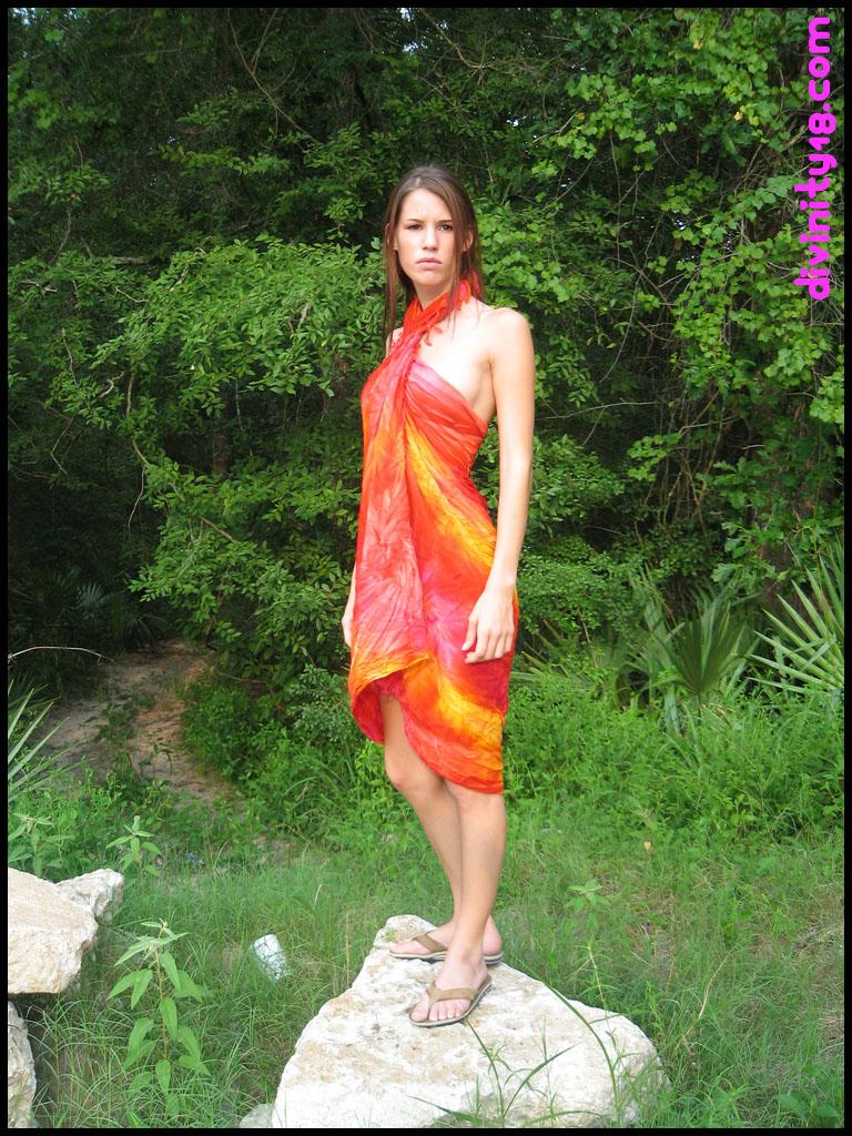 Bilder von divinity 18 necken in einem orientalischen Kleid
 #54091102
