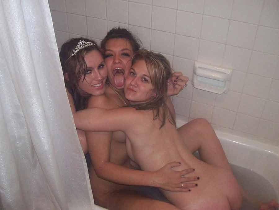 Bilder von nuttigen betrunkenen Freundinnen, die wild werden
 #60653280
