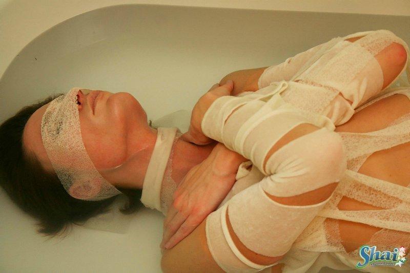 Bilder von Teenie-Star Shai West beim Herumalbern in der Badewanne
 #59957115