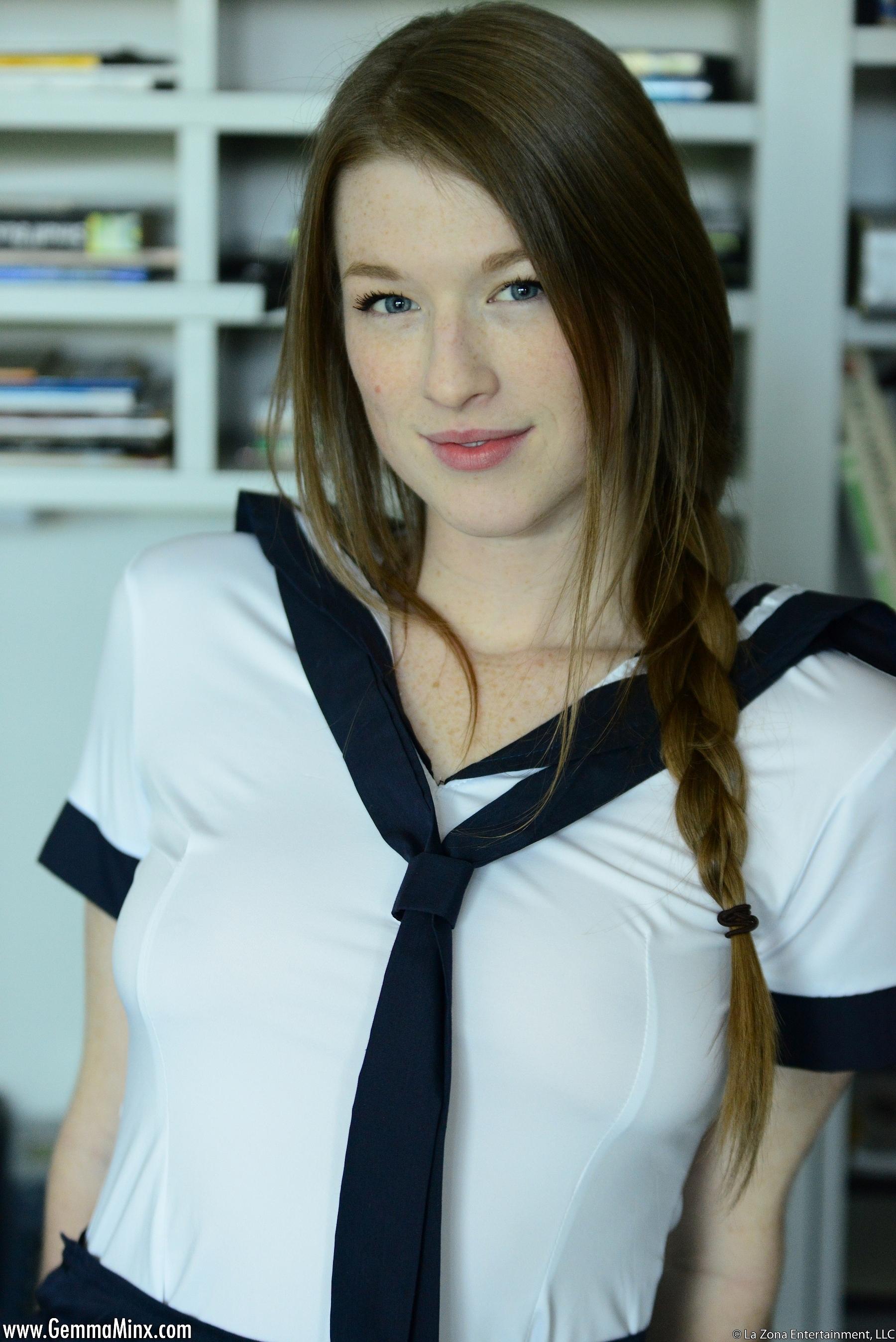 Gemma minx kleidet sich in ein freches Schulmädchen-Outfit und zeigt, dass sie nicht so unschuldig ist mit ihrem Hitachi
 #54462528