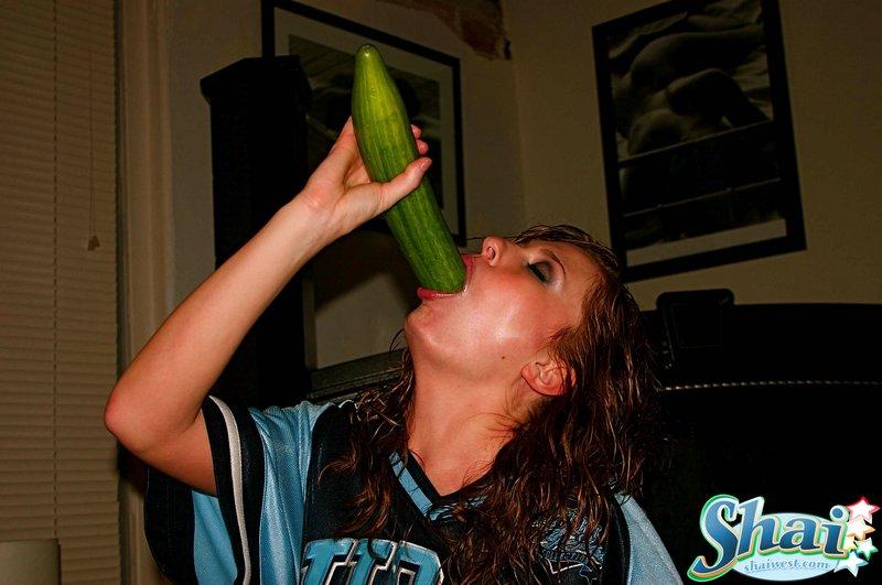 Pictures of teen slut Shai West fucking herself with a cucumber #59958610