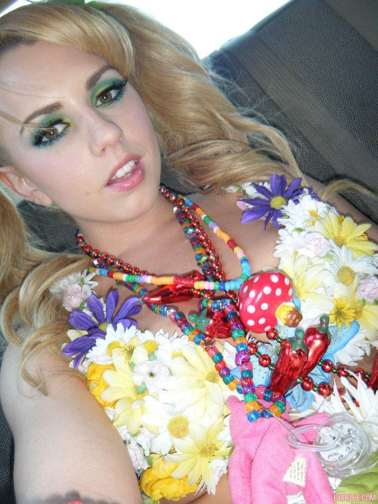 Pictures of Lexi Belle going wild at a club #58894310