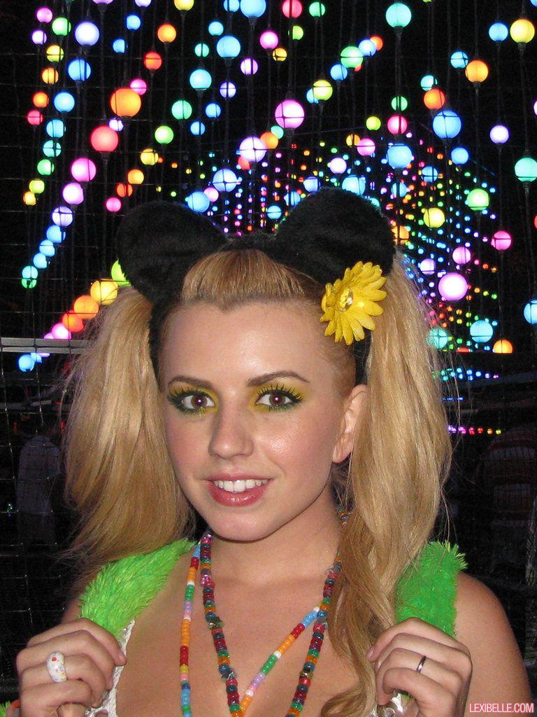Pictures of Lexi Belle going wild at a club #58894430