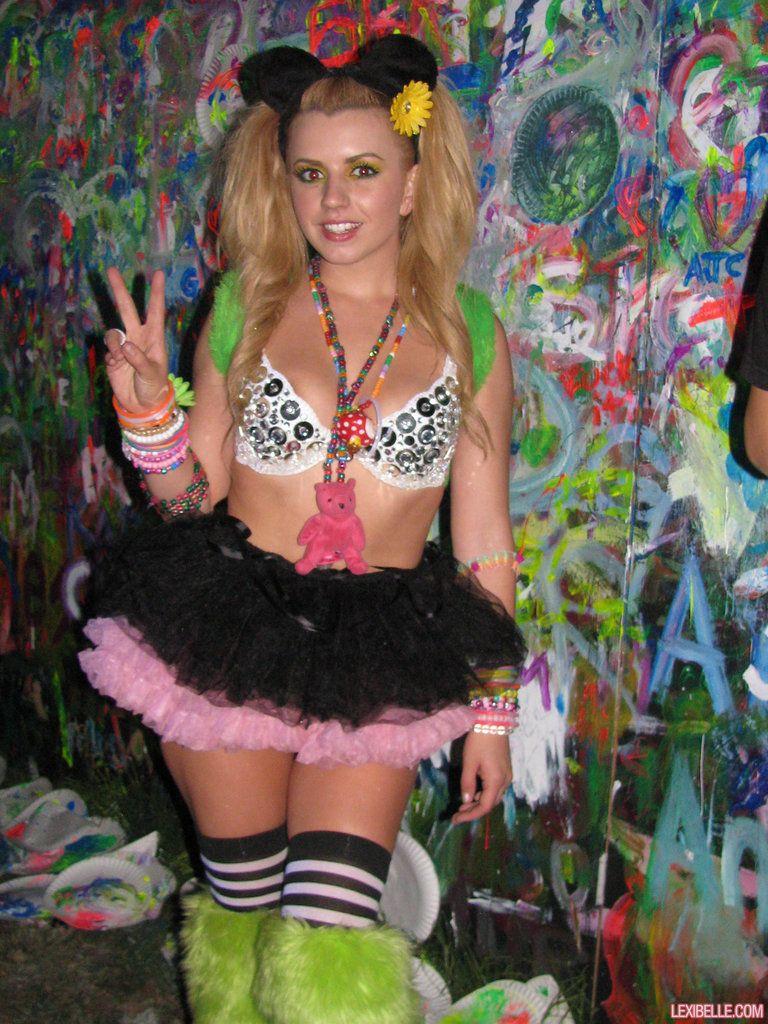 Pictures of Lexi Belle going wild at a club #58894462