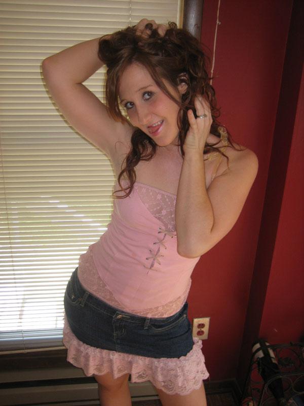 Photos d'une jeune september scott jouant avec un sex toy
 #59948991