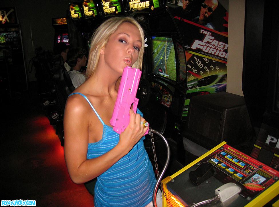 Pictures of teen chick Foxy Jacky playing some mini golf #54401381