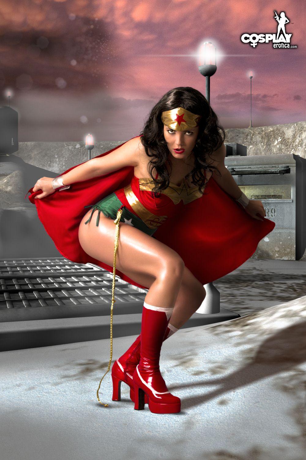 Pictures of stunning cosplayer Gogo dressed up as Wonder Woman #54559930