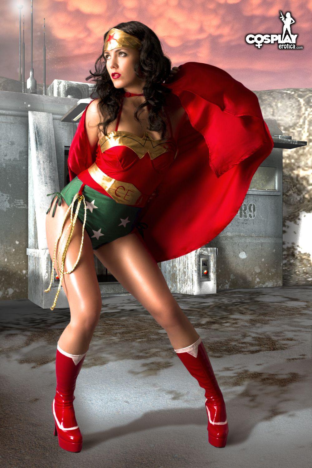 Pictures of stunning cosplayer Gogo dressed up as Wonder Woman #54559965