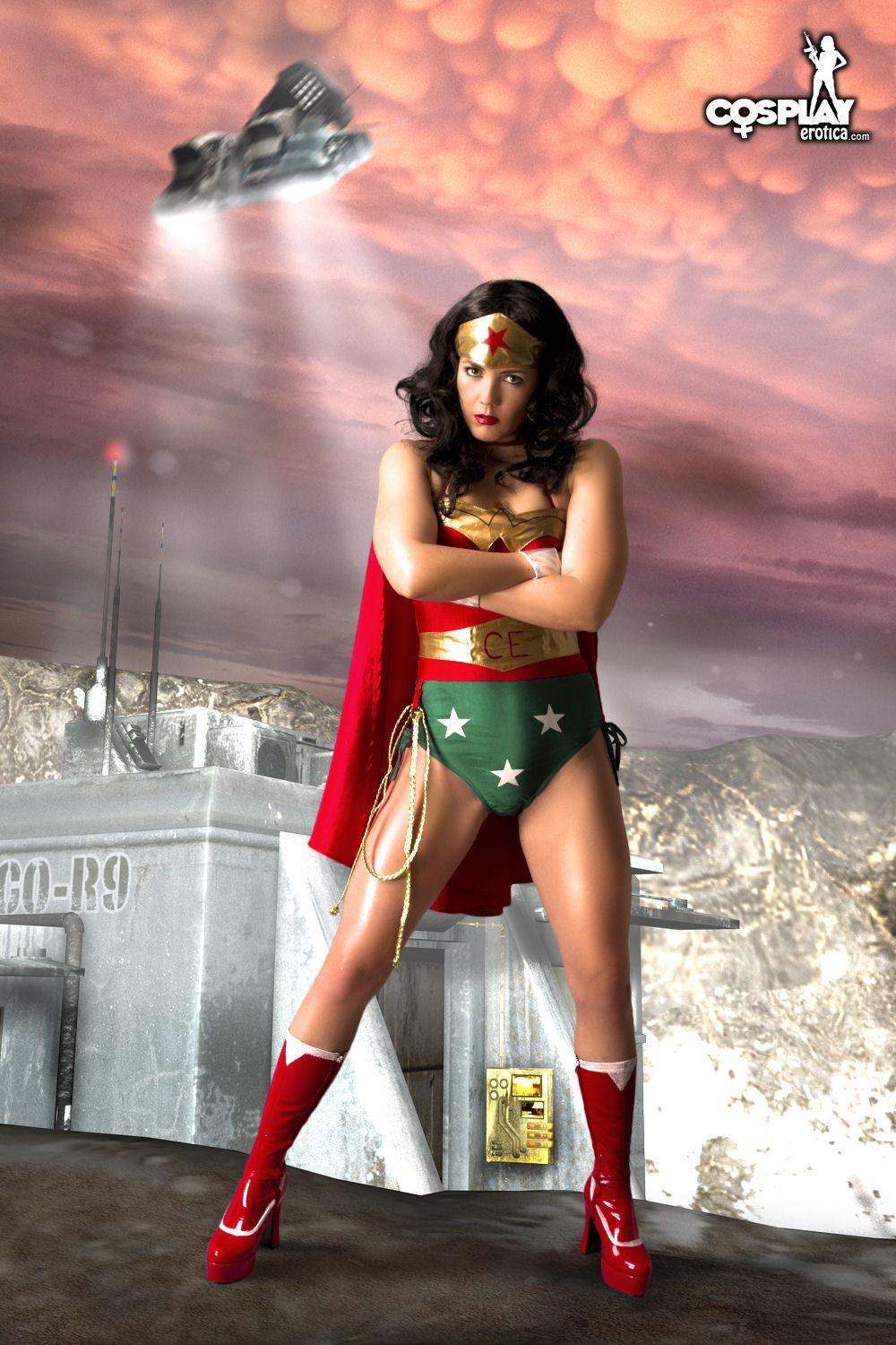 Pictures of stunning cosplayer Gogo dressed up as Wonder Woman #54560106