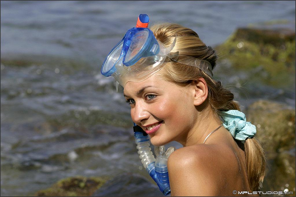 Mpl studios präsentiert lilya in "kleine meerjungfrau"
 #60036621