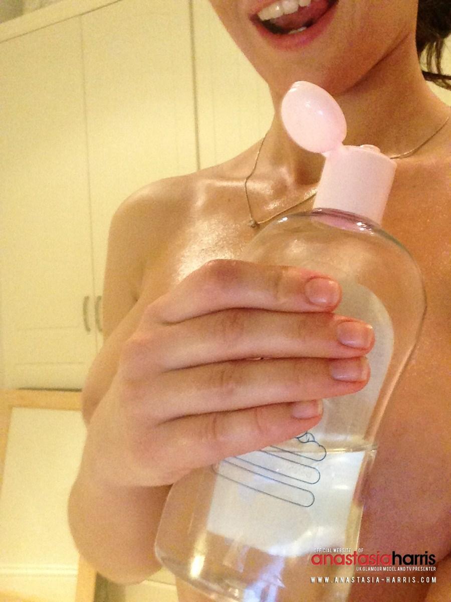 Anastasia Harris rubs some oil on her sexy boobies #53125466