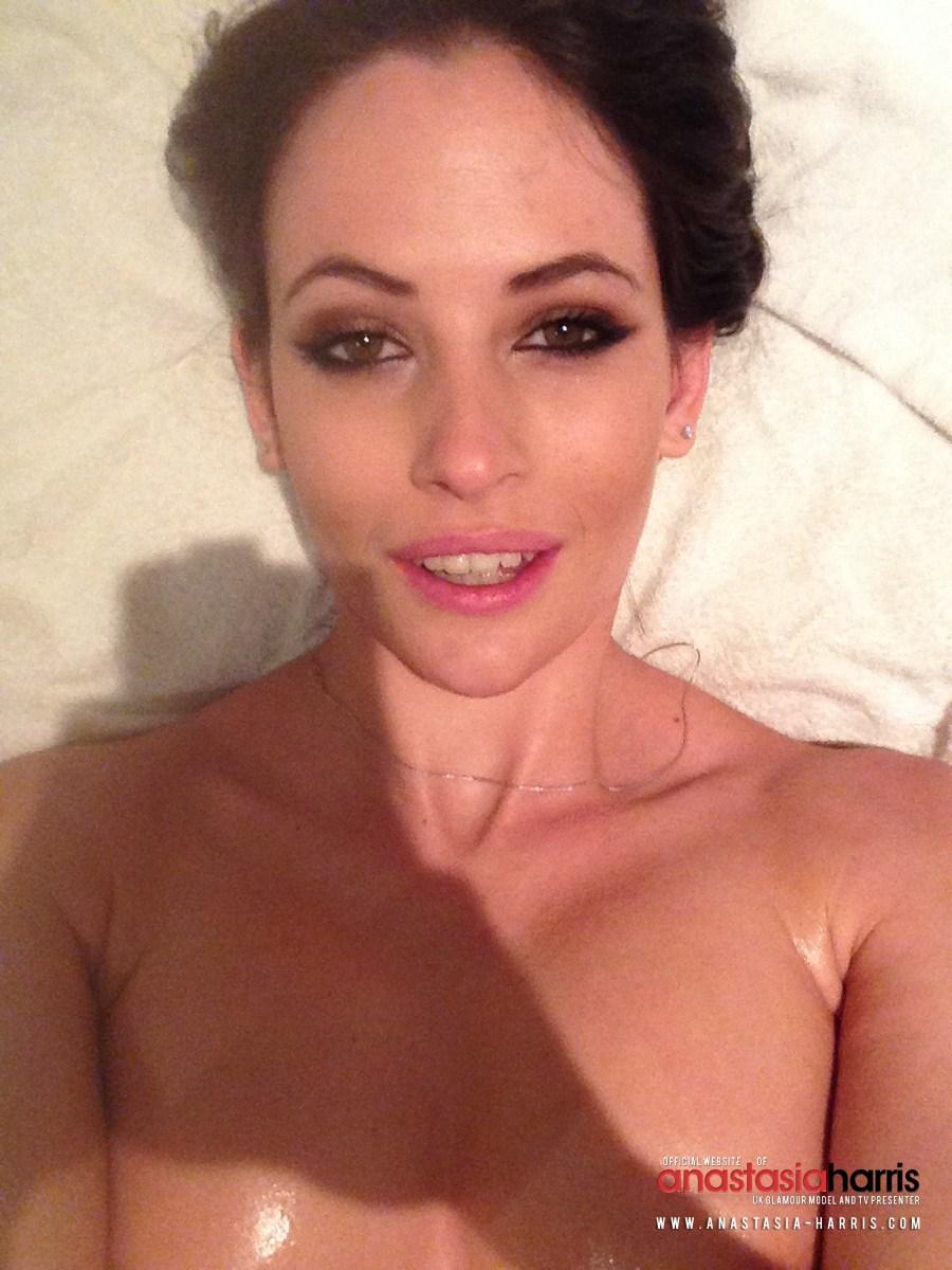 Anastasia Harris rubs some oil on her sexy boobies #53125491