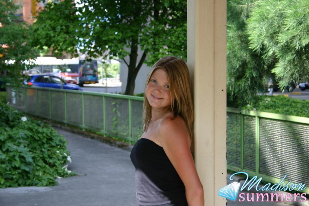 Pictures of teen girl Madison Summers flashing at a train station #59163318