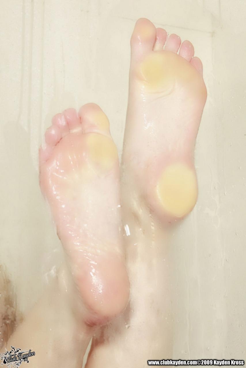 Bilder von blonde teen kayden kross bekommen nass für Sie in der Dusche
 #58168599