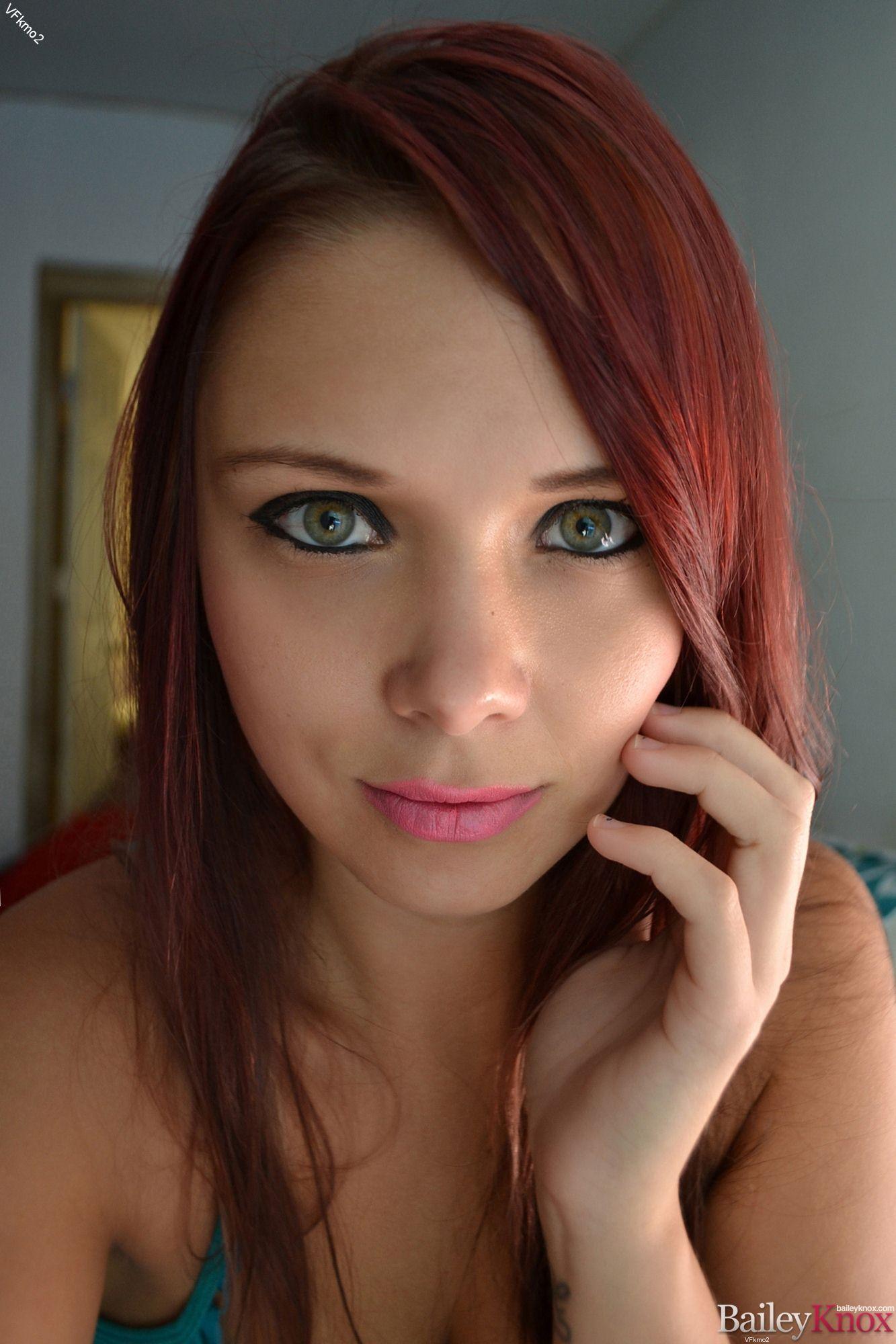 Hot girl Bailey Knox takes some beautiful selfies #53398366