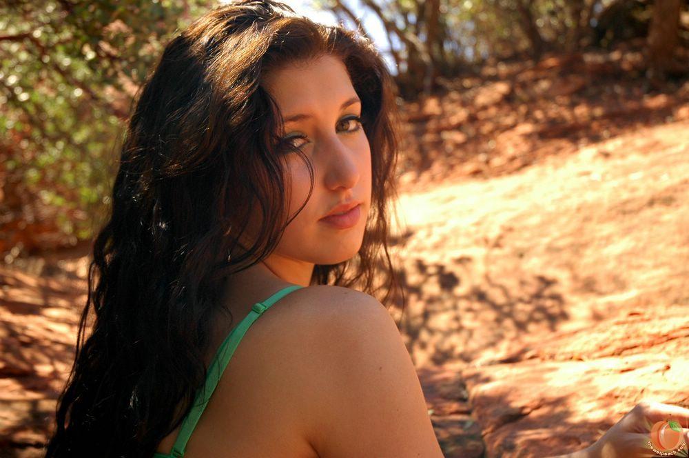 Fotos de riley melocotón mojado mostrando su hermoso culo
 #61974858