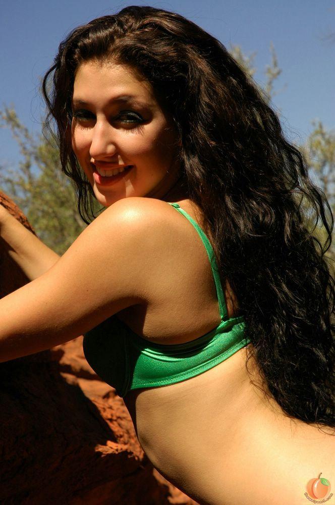 Fotos de riley melocotón mojado mostrando su hermoso culo
 #61974871