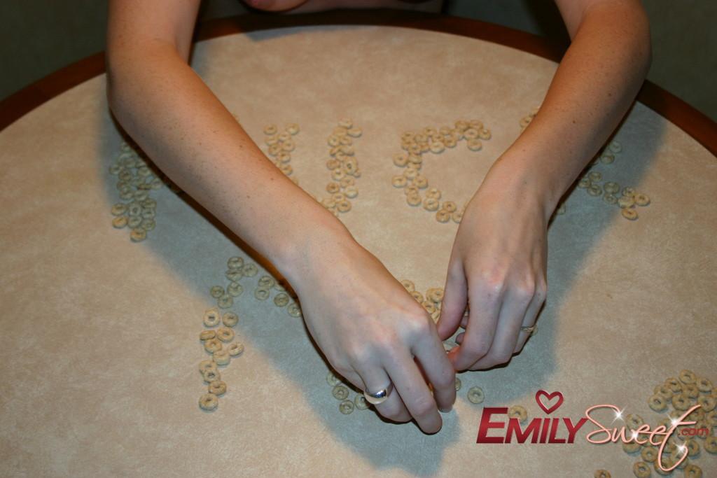 Bilder von Emily Sweet, die dir ihre Titten zeigt
 #54240063