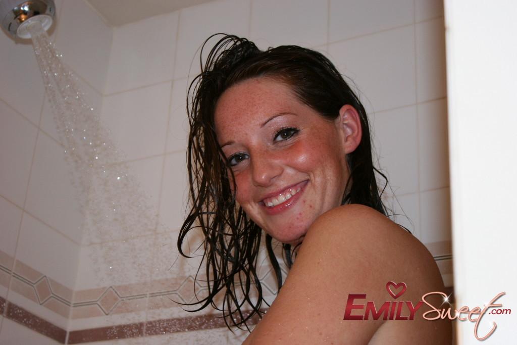 Pictures of teen Emily Sweet shaving in the shower #54241682
