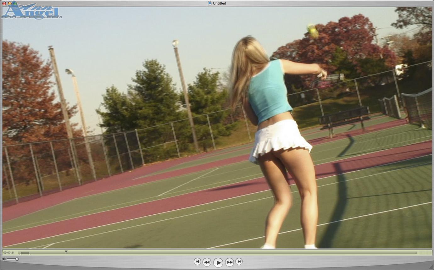 Capturas de pantalla de ann angel poniendose pervertida con una raqueta de tenis
 #53223208