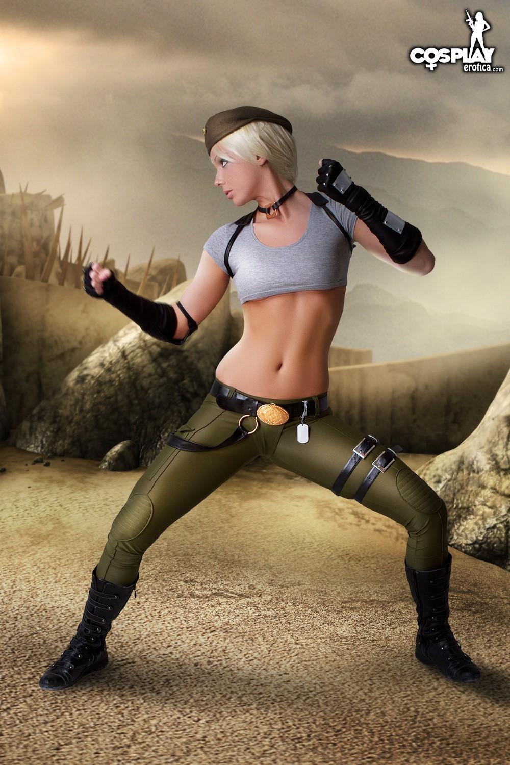 Sexy cosplay modello krya è il tuo pulcino commando badass
 #60295575