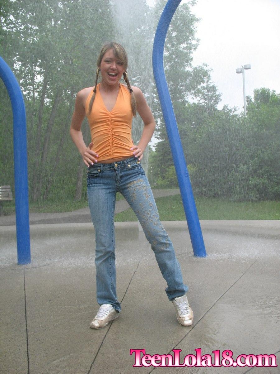 Pictures of Teen Lola 18 getting herself all wet #60080480