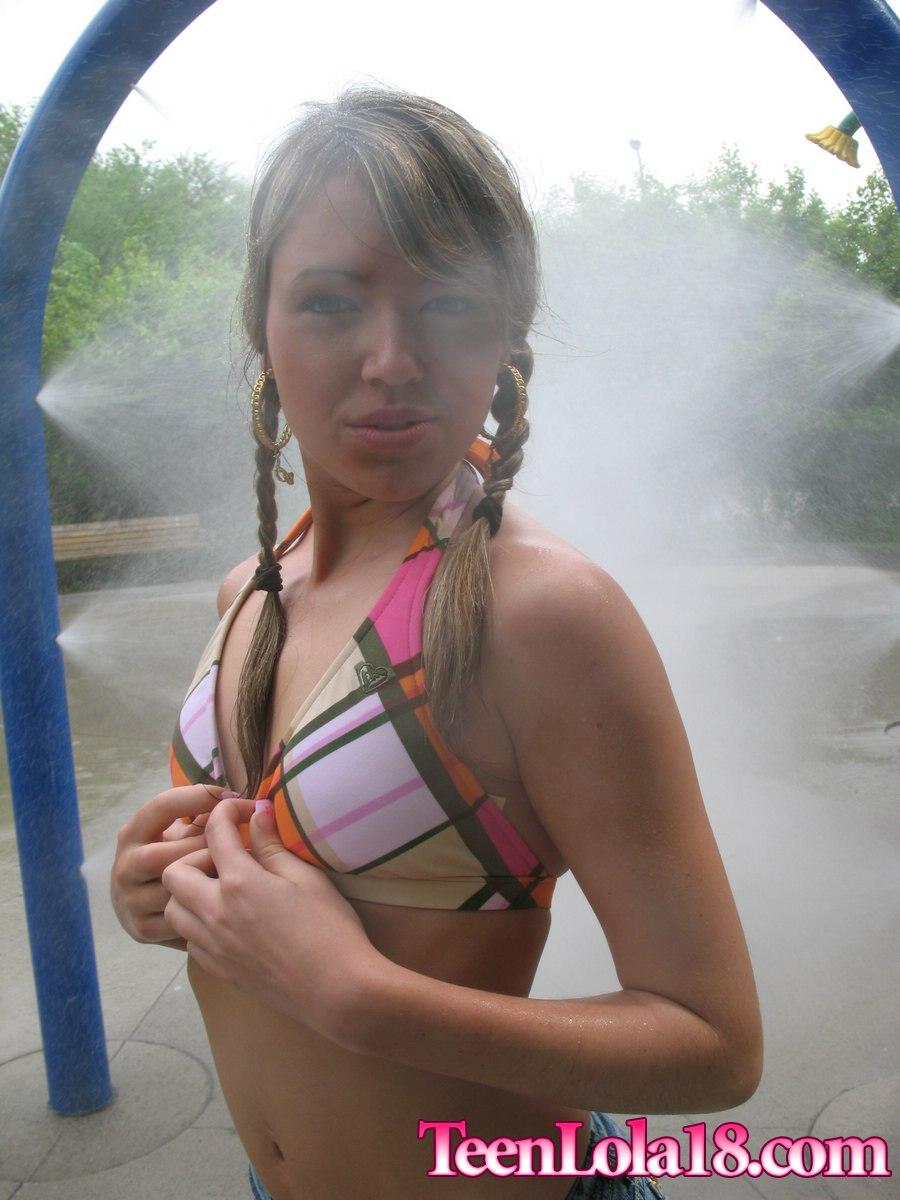Pictures of Teen Lola 18 getting herself all wet #60080495