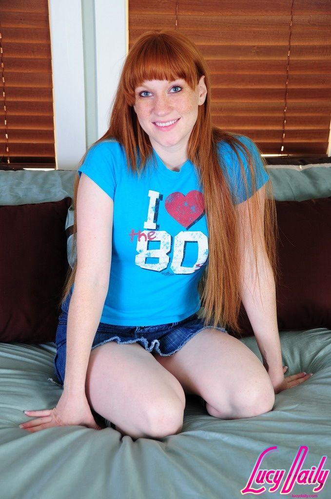 十代のポルノ少女ルーシーの写真は、毎日のセックスのために彼女の足を広げて
 #59124115