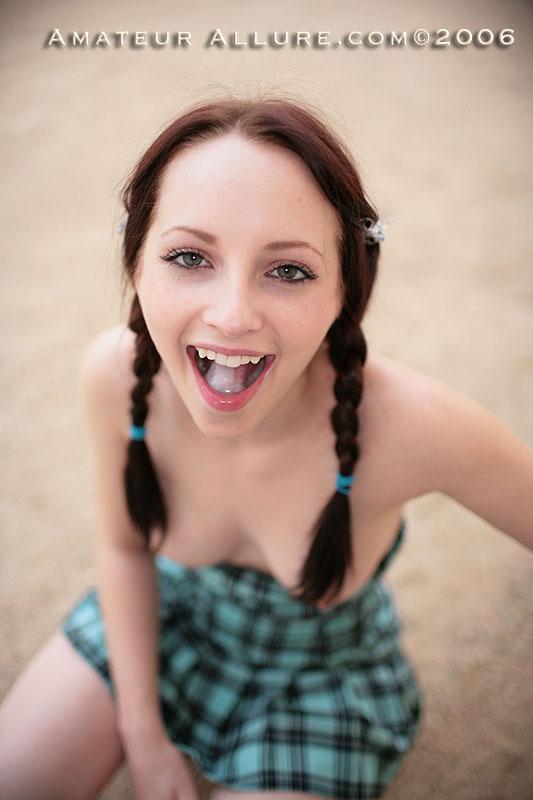 Bilder von einem atemberaubenden heißen Rotschopf in Zöpfen saugen Hahn
 #60023154