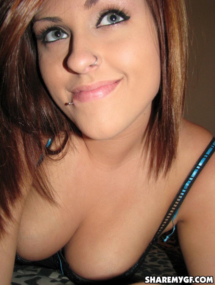 Busty Freundin roxy zeigt ihre runden Brüste auf cam
 #59879197
