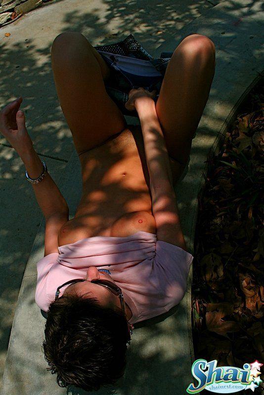 Bilder von Teenager-Model Shai West zeigt ihre lustigen Teile draußen
 #59957140