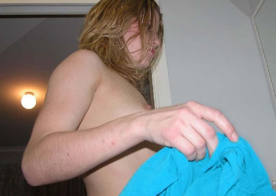 Recopilación de fotos de una amateur desnuda mostrando su coño afeitado
 #60920964