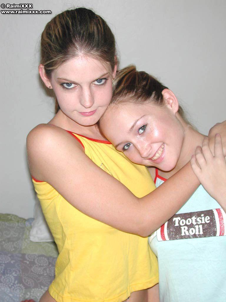 Bilder von Teenager-Modelle xxx raimi und Stacy Bride gehen auf sie
 #60172249