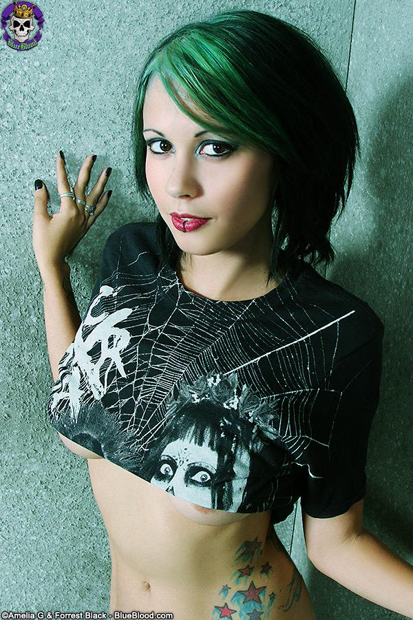 Goth-Rocker Scarlet Starr zeigt ihre erstaunlichen Titten nur für Sie
 #60507062