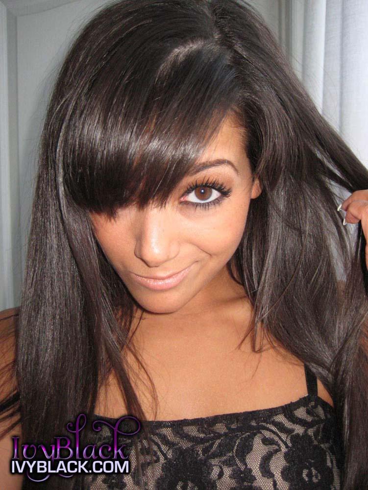 La brune ivy black partage ses photos sexy en self shot
 #54991596