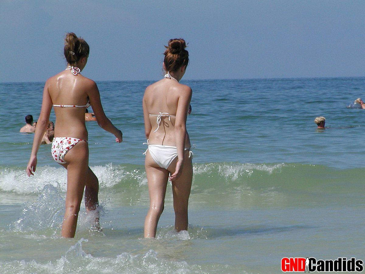 Bilder von heißen Teenager-Mädchen in Bikinis
 #60499855