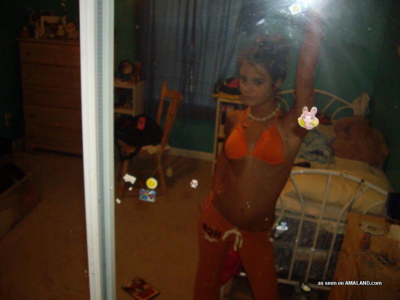 Chicas sexy no desnudas posando para sus novios
 #60660618