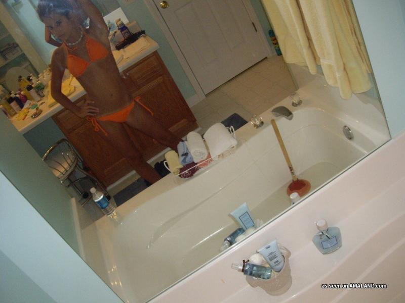 Chicas sexy no desnudas posando para sus novios
 #60660634
